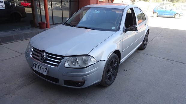 VOLKSWAGEN BORA TRENDLINE SKY 2.0 2013 FVTY17