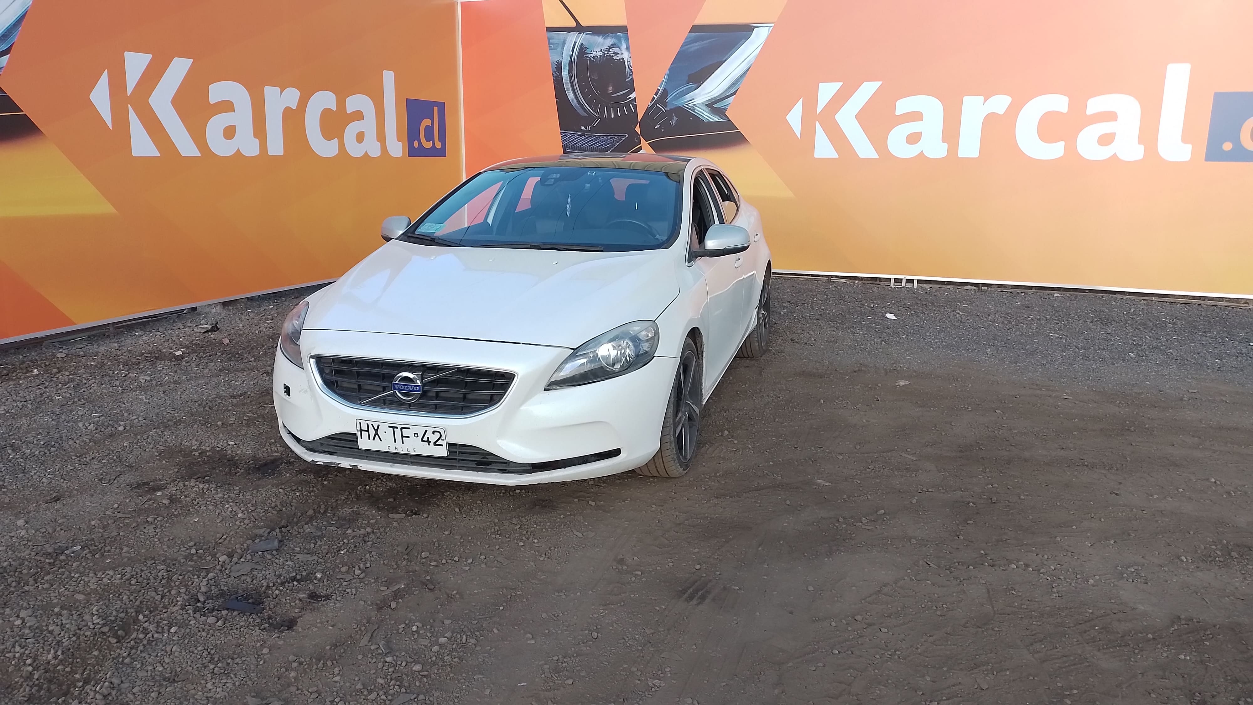 VOLVO V40 T4 R DESIGN 2.0 2016 HXTF42